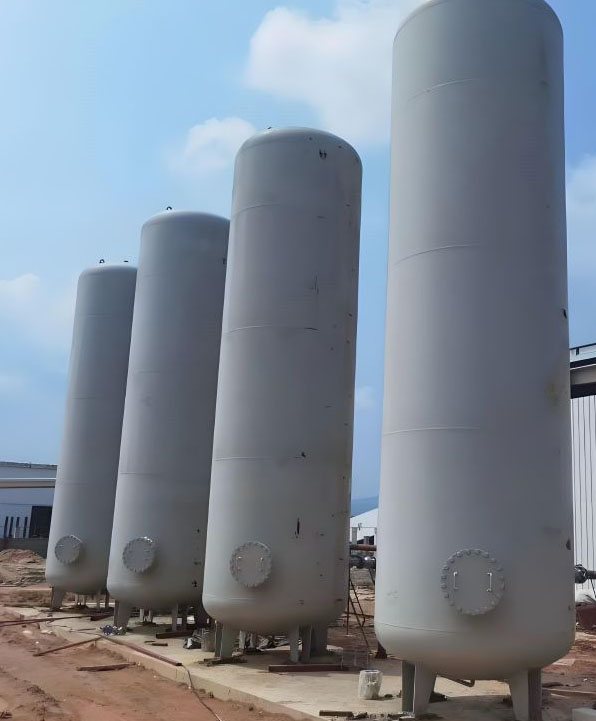 察哈尔右翼后低温压力容器安装